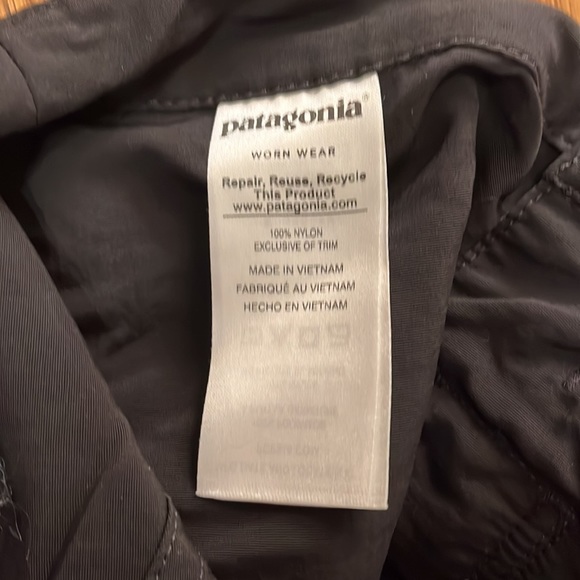 Patagonia Womens Wavefarer Board Shorts Size 2 Black Style 76597 Zip Pocket - Picture 7 of 9